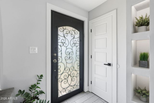 1832 E ENID Avenue, Mesa, AZ 85204