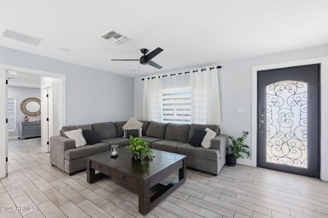 1832 E ENID Avenue, Mesa, AZ 85204