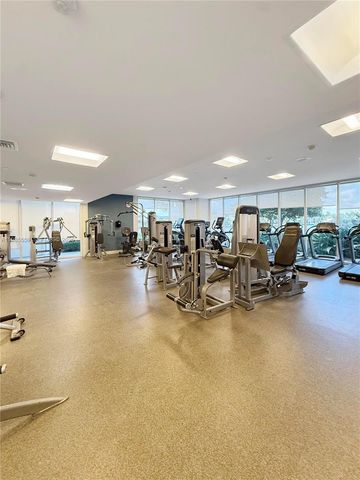 20281 E Country Club Dr 2409, Aventura, FL 33180