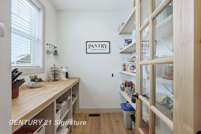 8442 Oakhill Drive Drive, Freeland, MI 48623