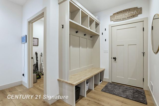 8442 Oakhill Drive Drive, Freeland, MI 48623