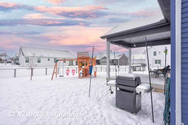 8442 Oakhill Drive Drive, Freeland, MI 48623