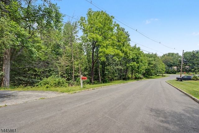 242 W Mountain Rd, Sparta Twp., NJ 07871