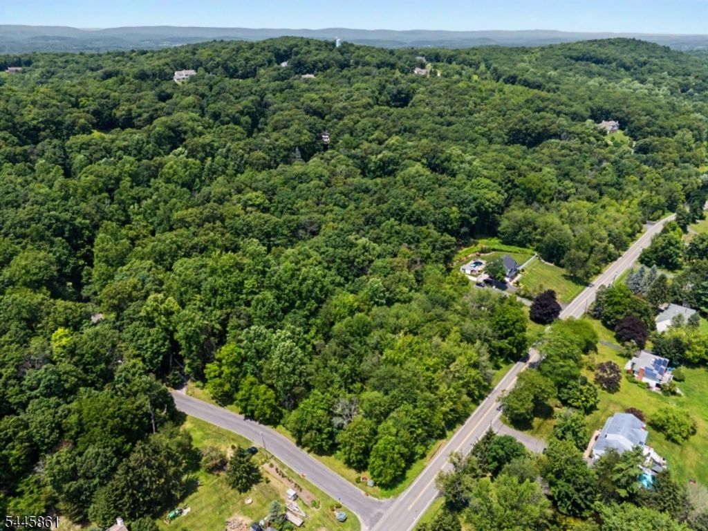 242 W Mountain Rd, Sparta Twp., NJ 07871
