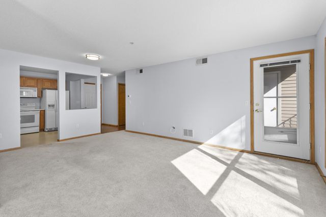 2496 County Road C2 W 109, Roseville, MN 55113