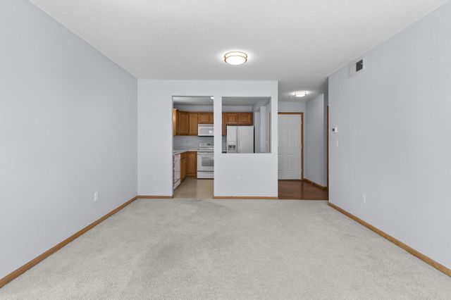 2496 County Road C2 W 109, Roseville, MN 55113