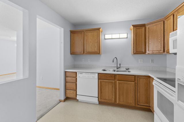 2496 County Road C2 W 109, Roseville, MN 55113