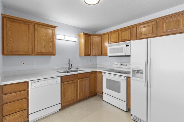 2496 County Road C2 W 109, Roseville, MN 55113