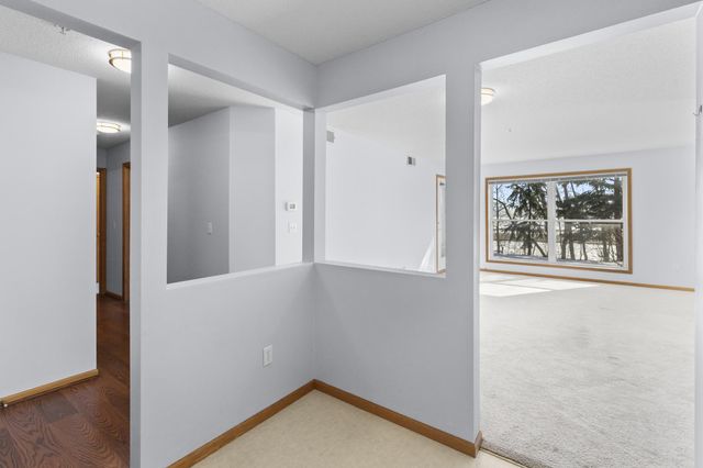 2496 County Road C2 W 109, Roseville, MN 55113