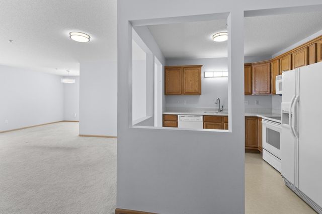 2496 County Road C2 W 109, Roseville, MN 55113