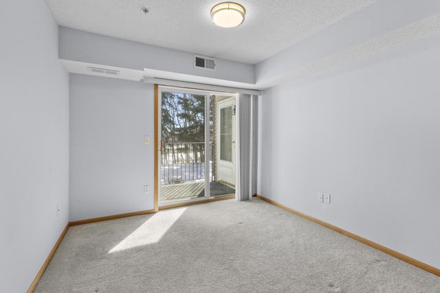 2496 County Road C2 W 109, Roseville, MN 55113