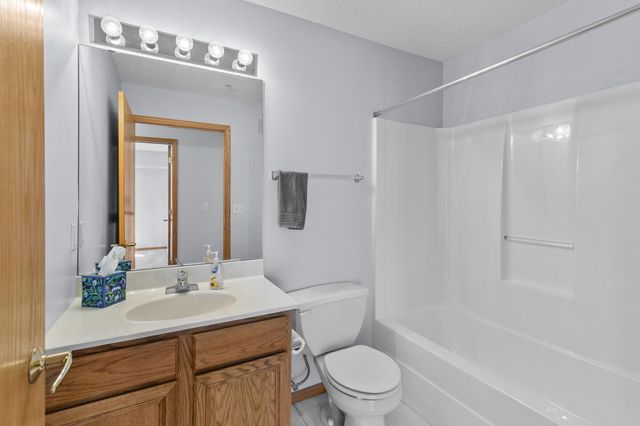 2496 County Road C2 W 109, Roseville, MN 55113