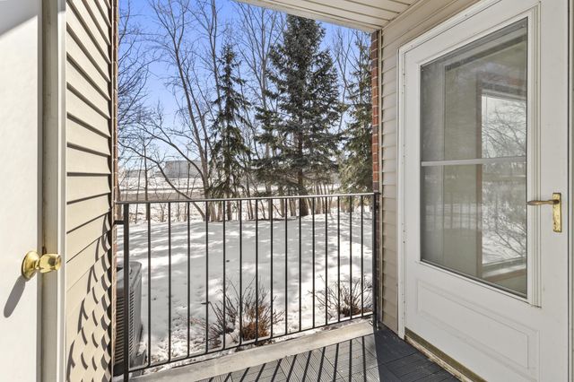 2496 County Road C2 W 109, Roseville, MN 55113