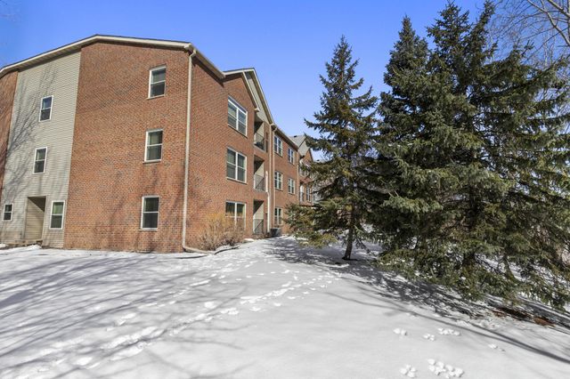 2496 County Road C2 W 109, Roseville, MN 55113