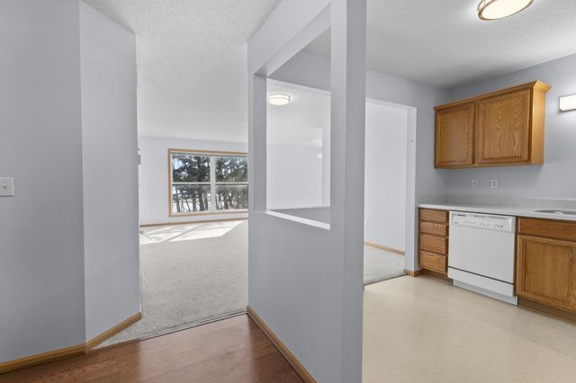 2496 County Road C2 W 109, Roseville, MN 55113