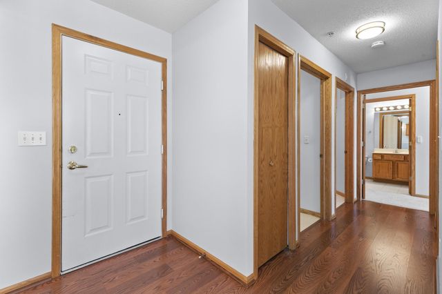 2496 County Road C2 W 109, Roseville, MN 55113