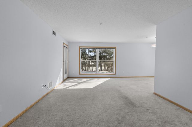 2496 County Road C2 W 109, Roseville, MN 55113