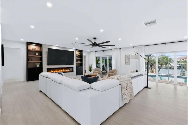 5962 LEELAND STREET S, St Petersburg, FL 33715