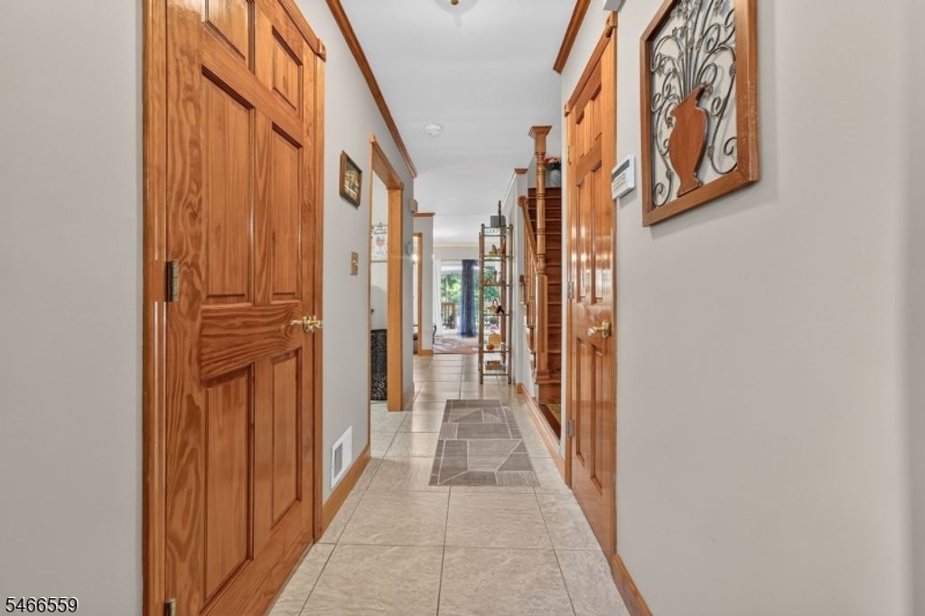55 Chelsea Cir, Raritan Twp., NJ 08822 — photo 2