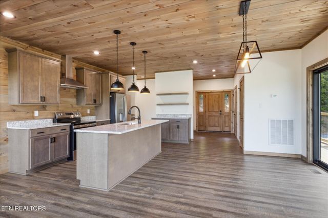 2046 Spurling Rd, Sevierville, TN 37862