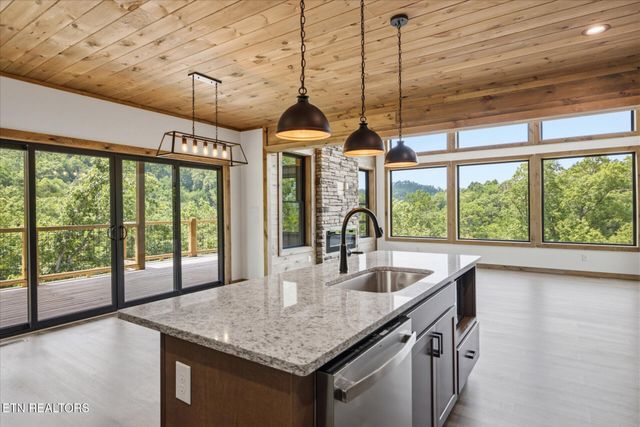 2046 Spurling Rd, Sevierville, TN 37862