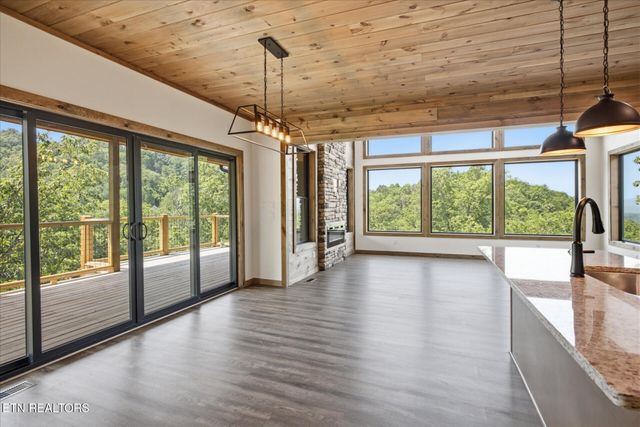 2046 Spurling Rd, Sevierville, TN 37862