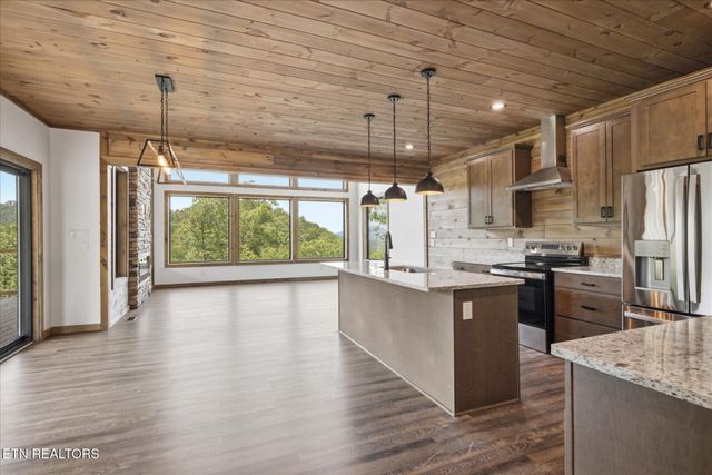 2046 Spurling Rd, Sevierville, TN 37862