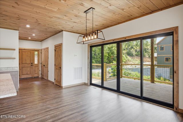 2046 Spurling Rd, Sevierville, TN 37862