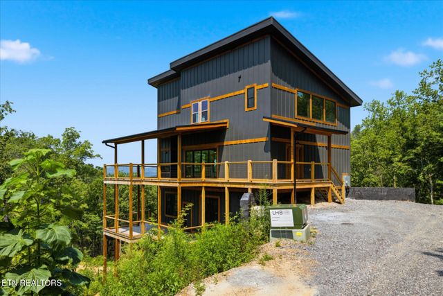 2046 Spurling Rd, Sevierville, TN 37862