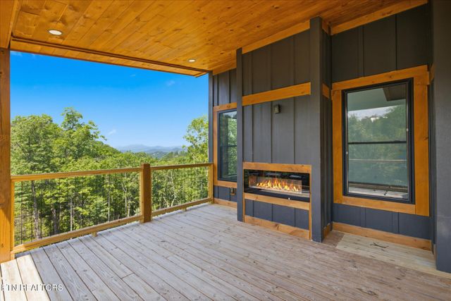 2046 Spurling Rd, Sevierville, TN 37862