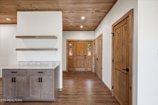 2046 Spurling Rd, Sevierville, TN 37862