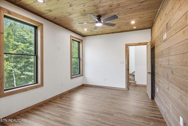 2046 Spurling Rd, Sevierville, TN 37862