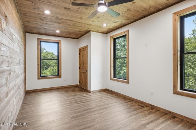 2046 Spurling Rd, Sevierville, TN 37862