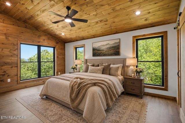 2046 Spurling Rd, Sevierville, TN 37862