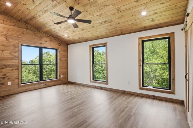2046 Spurling Rd, Sevierville, TN 37862