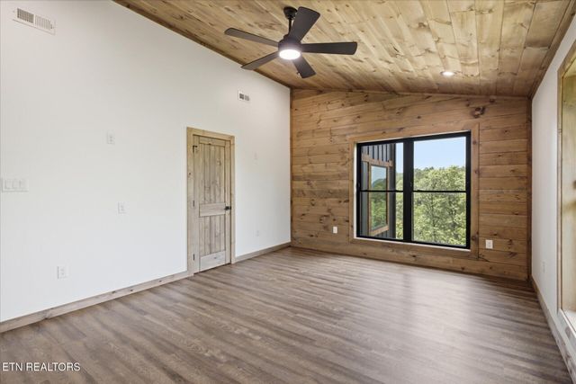 2046 Spurling Rd, Sevierville, TN 37862