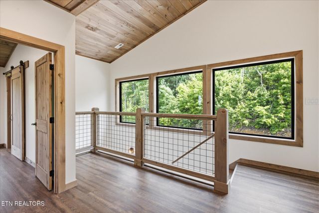 2046 Spurling Rd, Sevierville, TN 37862