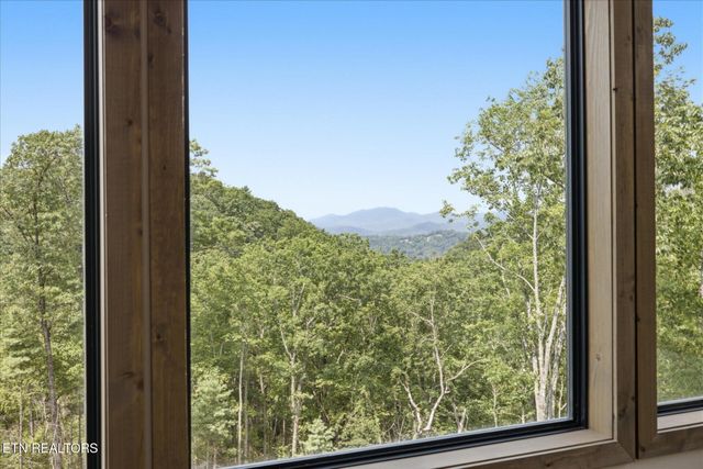 2046 Spurling Rd, Sevierville, TN 37862