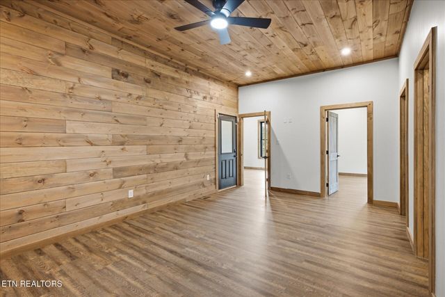 2046 Spurling Rd, Sevierville, TN 37862