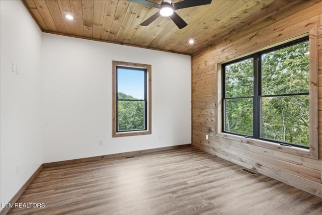 2046 Spurling Rd, Sevierville, TN 37862