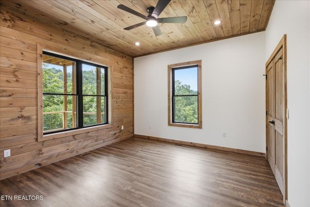 2046 Spurling Rd, Sevierville, TN 37862