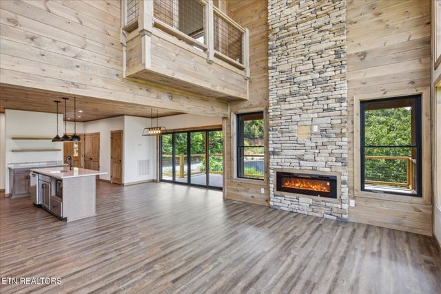 2046 Spurling Rd, Sevierville, TN 37862