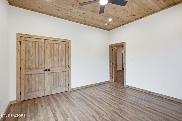 2046 Spurling Rd, Sevierville, TN 37862