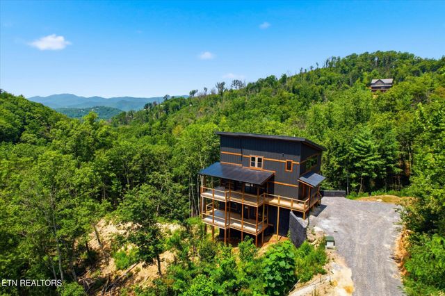 2046 Spurling Rd, Sevierville, TN 37862