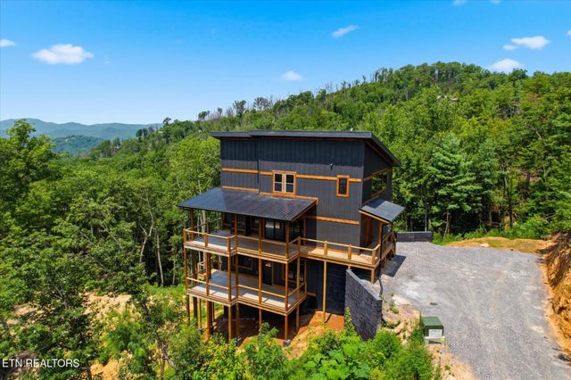 2046 Spurling Rd, Sevierville, TN 37862