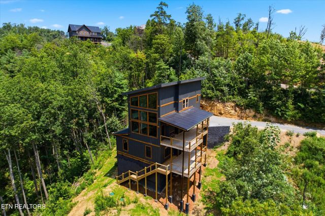 2046 Spurling Rd, Sevierville, TN 37862