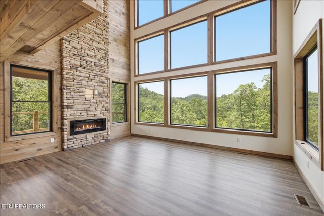 2046 Spurling Rd, Sevierville, TN 37862