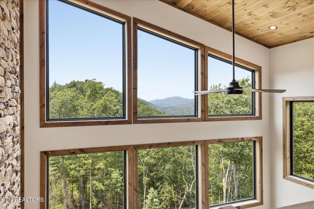 2046 Spurling Rd, Sevierville, TN 37862
