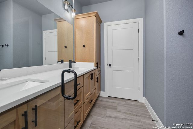228 triple r, La Vernia, TX 78121