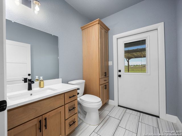 228 triple r, La Vernia, TX 78121